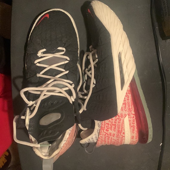 Lebrons 18 - Picture 3 of 5